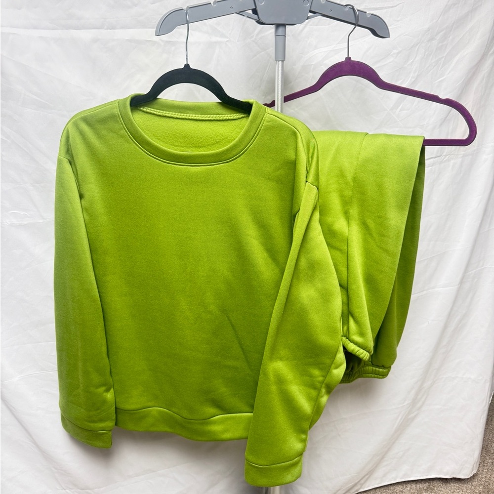 Vibrant Green Sweatshirt and Joggers Set